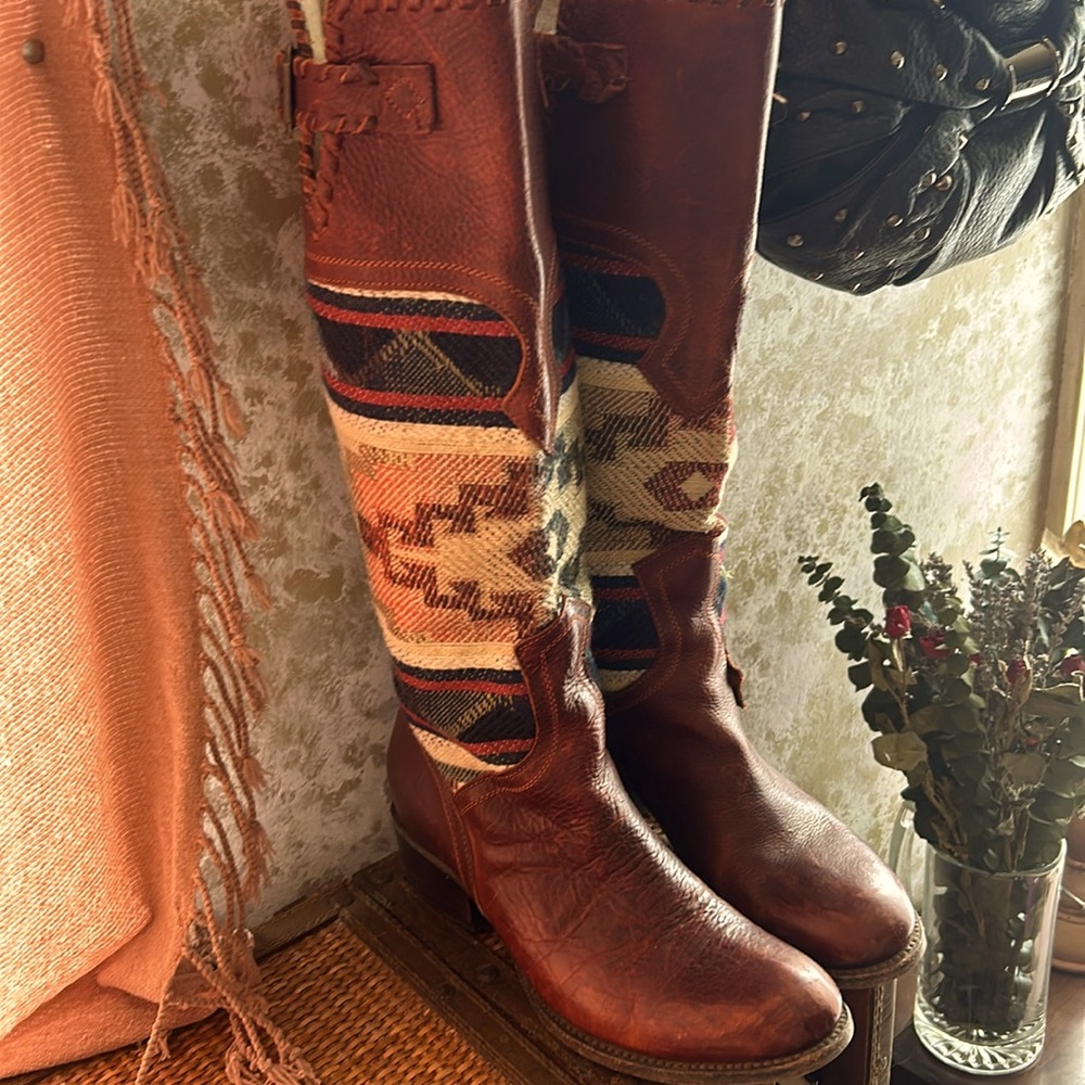 Great pair of high boots ready to go